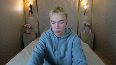 Derek online show from January 11, 8:26 pm