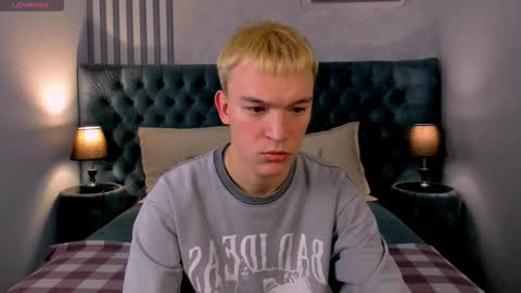 Derek online show from January 10, 8:25 pm