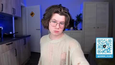 Derek online show from June 3, 9:42 pm