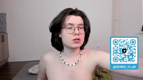 Derek online show from April 10, 11:09 pm