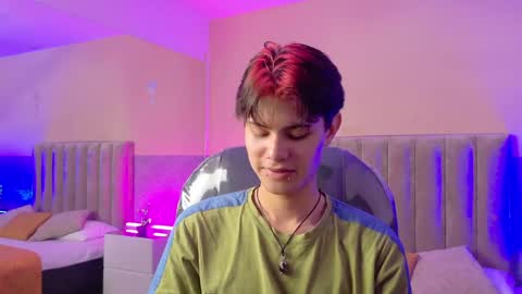 derek_sinn online show from May 20, 8:26 pm
