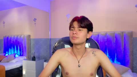 derek_sinn online show from May 30, 9:02 pm