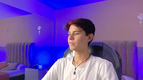 derek_sinn online show from May 21, 8:59 pm