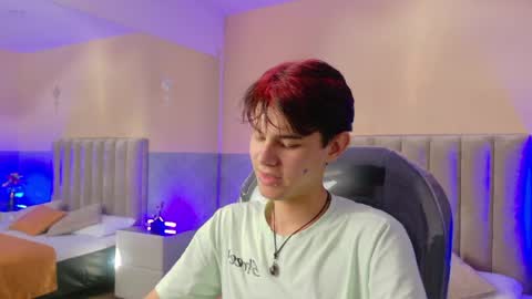 derek_sinn online show from May 22, 9:10 pm