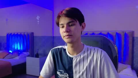 derek_sinn online show from May 26, 8:37 pm