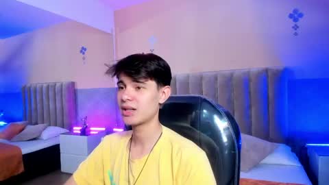 derek_sinn online show from April 14, 8:01 pm