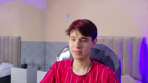 derek_sinn online show from April 29, 8:35 pm