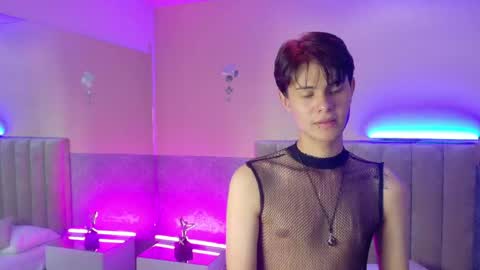 derek_sinn online show from May 12, 9:02 pm