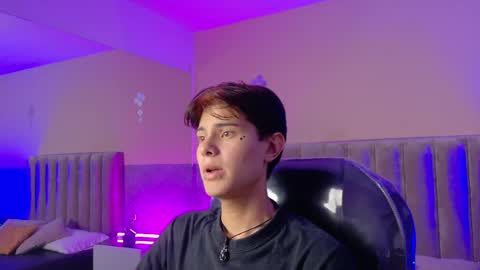 derek_sinn online show from May 16, 9:13 pm