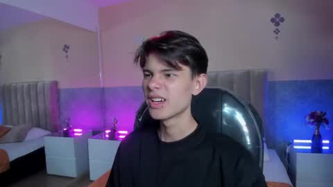 derek_sinn online show from April 23, 8:32 pm