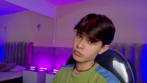 derek_sinn online show from May 5, 9:20 pm