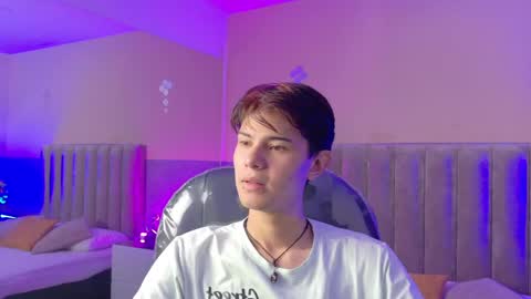 derek_sinn online show from May 14, 8:29 pm