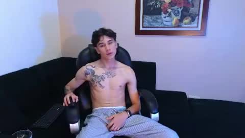 Derek online show from June 11, 12:32 am