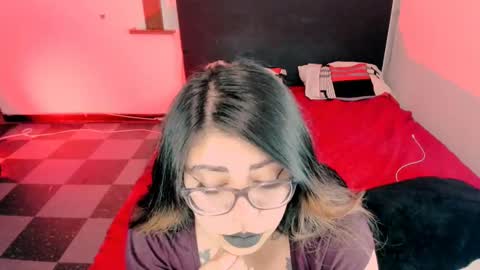 Snapshot of devilfox29 chatting on March 1, 4:37 am  L I NA  online show from March 1, 4:37 am