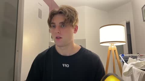 devilnut1 online show from January 30, 2:38 am