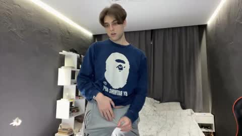 devilnut1 online show from November 20, 7:29 am