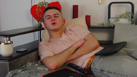 devin_ho online show from February 7, 8:42 pm