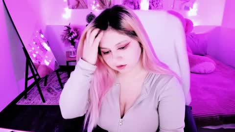 Dia online show from April 7, 9:06 pm