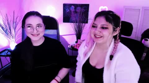 Dia online show from April 3, 8:49 pm