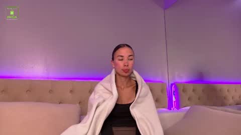BELLA online show from June 17, 10:59 pm