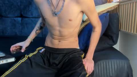 diamond_twink online show from September 17, 3:43 am