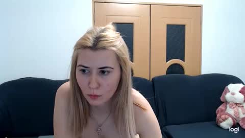 Snapshot of dianasmiey7 chatting on February 20, 9:09 pm dianasmiey7 online show from February 20, 9:09 pm