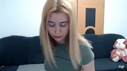 Snapshot of dianasmiey7 chatting on February 13, 5:54 pm dianasmiey7 online show from February 13, 5:54 pm