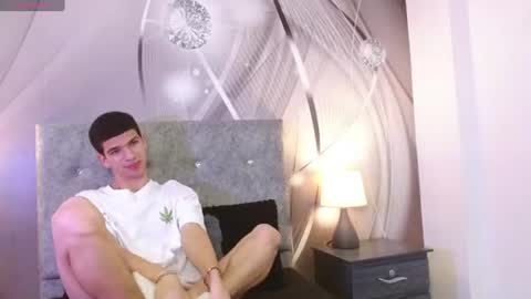 dilan_femboy_ online show from June 18, 2:44 pm