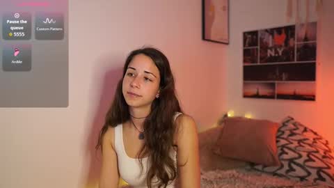 Dina online show from March 25, 2:24 pm