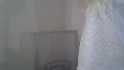 DitaMilton online show from November 18, 11:57 am