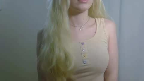 DitaMilton online show from December 2, 8:18 pm