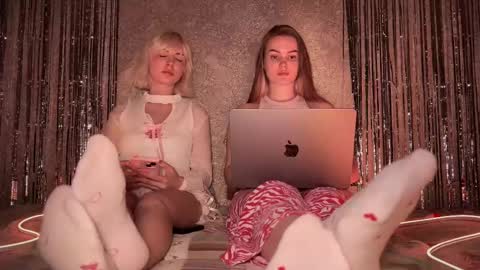 Hannah online show from December 22, 10:36 pm