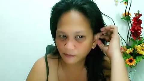 Snapshot of divinegrace10 chatting on February 4, 12:29 am Divine Grace Close To Your Hear online show from February 4, 12:29 am