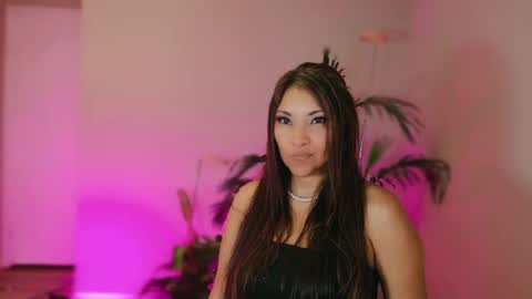 DivineLynn online show from April 19, 6:10 pm