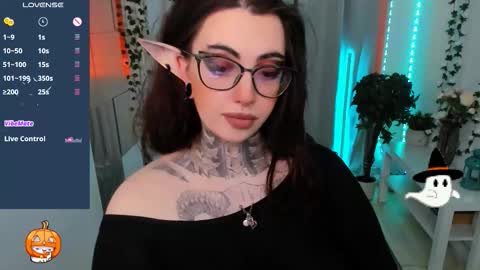 dixipixi_ online show from November 20, 5:50 am