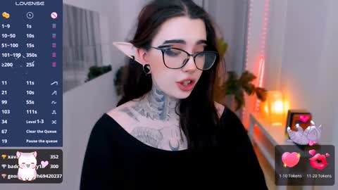 dixipixi_ online show from March 9, 8:40 am