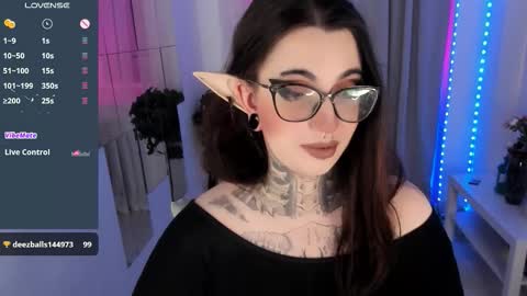 dixipixi_ online show from October 3, 6:10 am