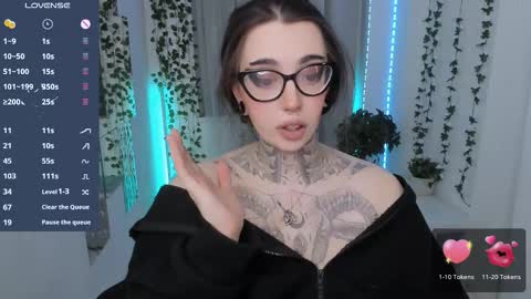 dixipixi_ online show from March 19, 7:36 am