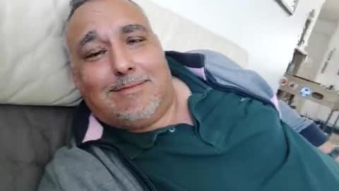 djeauzy77 online show from April 8, 9:23 am