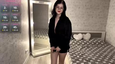 Annie PVT IS OPEN online show from May 30, 2:21 am