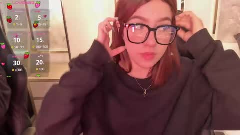 Snapshot of doll_eyeess_ chatting on October 8, 2:40 am D  online show from October 8, 2:40 am