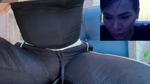 doll_lorenn26 online show from May 10, 6:14 pm