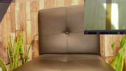 doll_lorenn26 online show from May 24, 9:10 pm