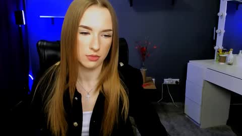 Snapshot of doll_vey chatting on March 6, 4:17 pm doll_vey online show from March 6, 4:17 pm
