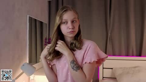 Emilia online show from September 18, 6:34 pm