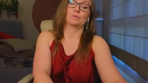 DOM MUMMY online show from April 2, 2:24 pm