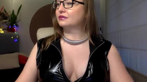 DOM MUMMY online show from January 17, 9:19 am