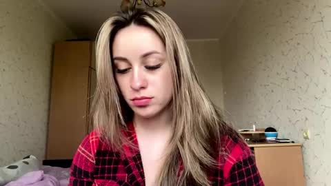 Mia online show from May 30, 10:02 am