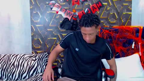 dominic_smith_ online show from October 26, 6:18 pm