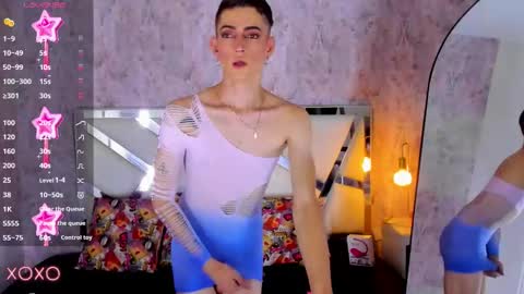 Snapshot of dominic_thailor chatting on September 18, 3:27 pm Dominic online show from September 18, 3:27 pm